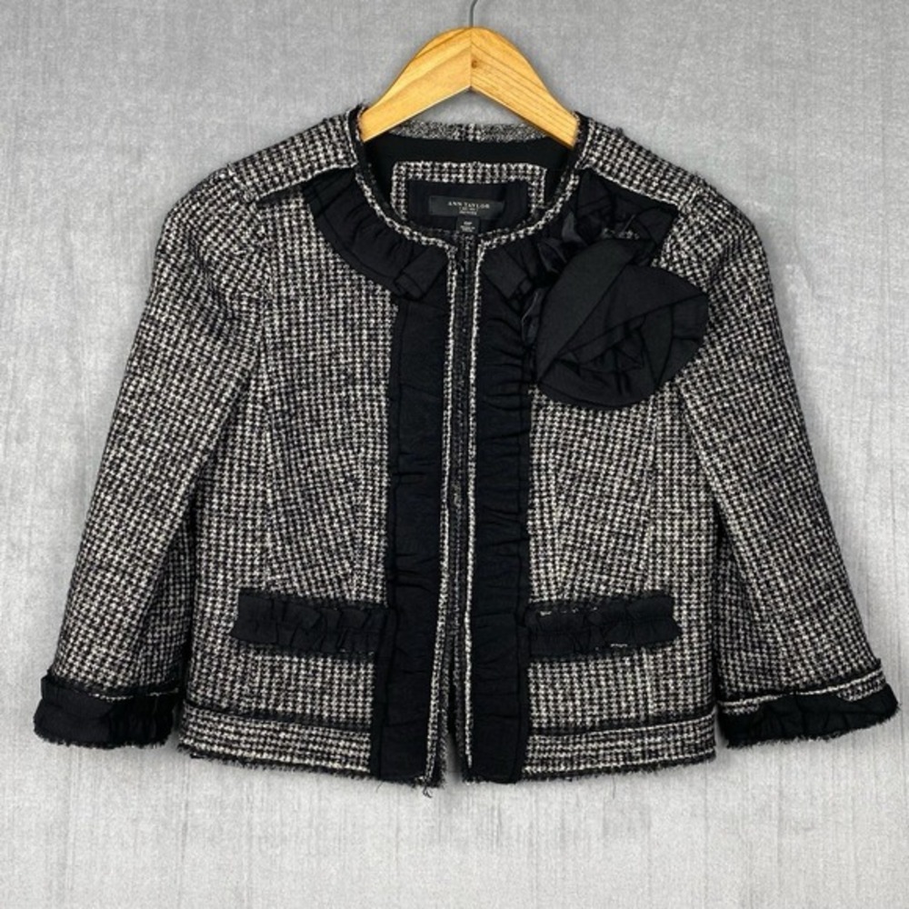 Ann‎ Taylor Cropped Blazer Womens 0P Wool Blend Tweed Fringe Trim Rosette Y2K